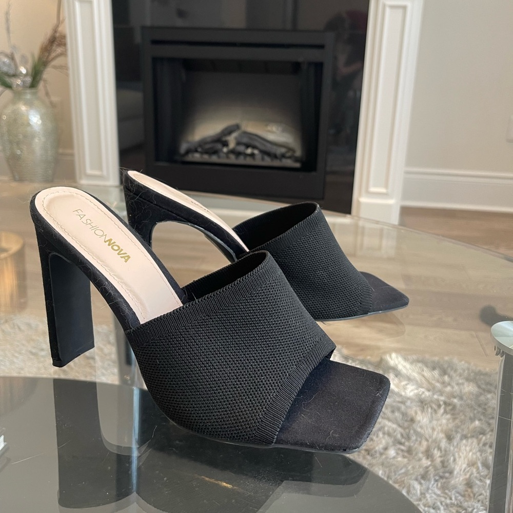 Black heels 8 1/2